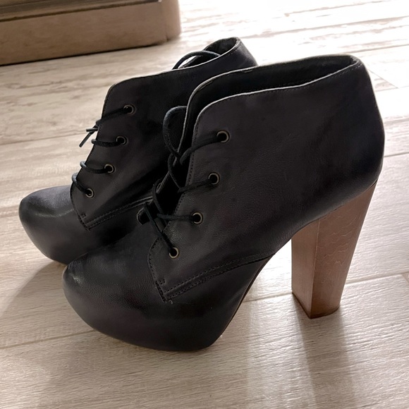 Steve Madden lace up booties - Picture 2 of 3